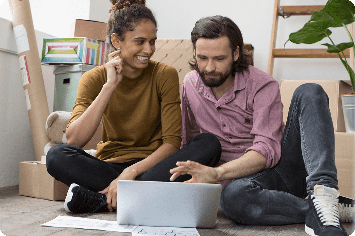 Man & Woman using Optimum to move Internet service to a new home