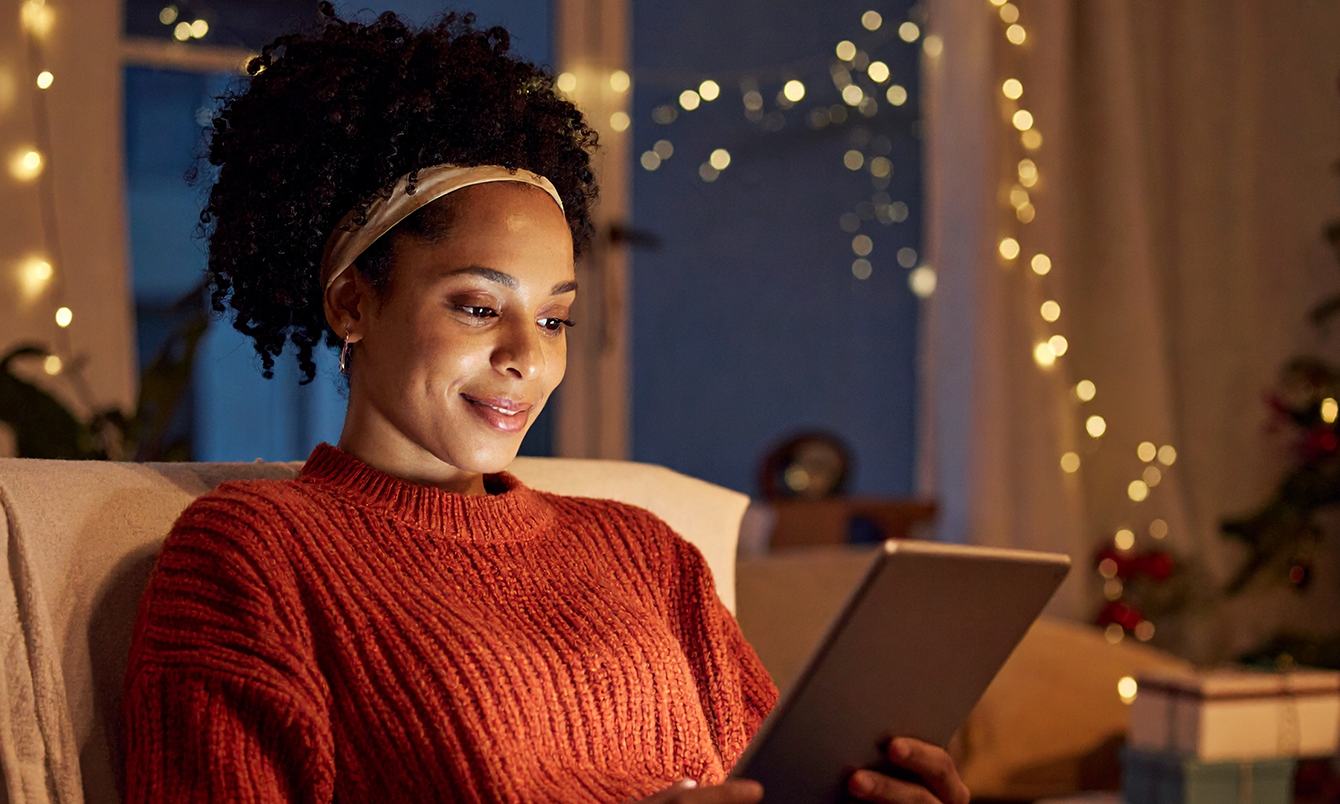 Girl using Optimum Fiber Internet on her laptop